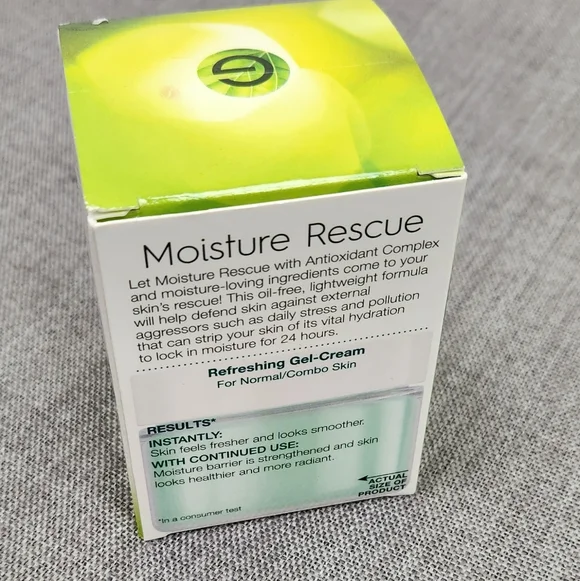 Garnier SkinActive Moisture Rescue Refreshing Gel-Cream - Green - Picture 2 of 3